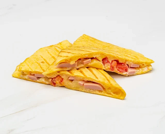 Мини-кесадилья с сосиской